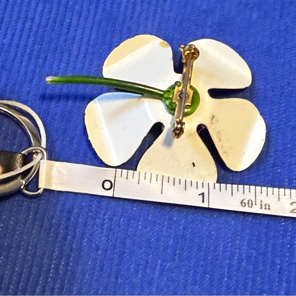 Vintage White Floral and Pink Brooch - Picture 4 of 8